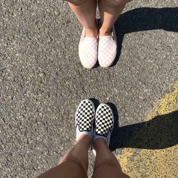 Meet your Posher, Claire t. - Picture 1 of 1